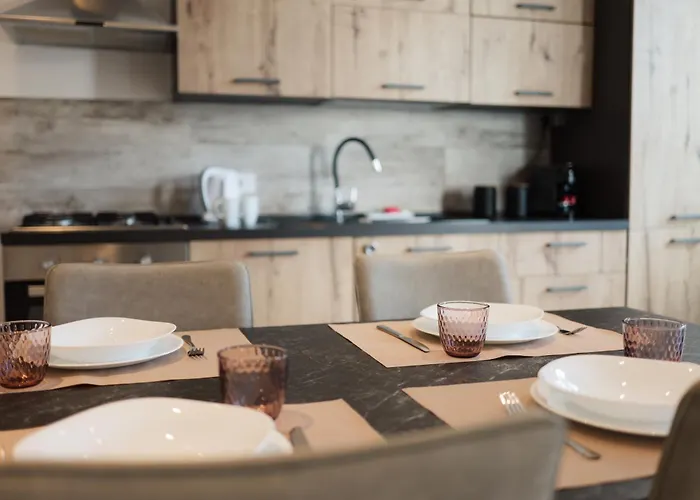 アパート Casa Limone - With Private Courtyard サンレモ