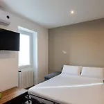 Casa Limone - With Private Courtyard شقة